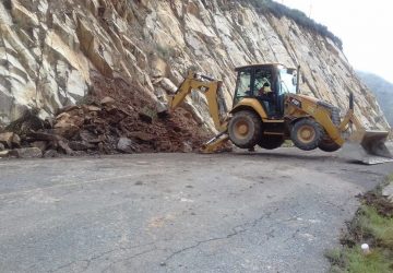 ATIENDE GOBIERNO ESTATAL AFECTACIONES DE VÍAS PROVOCADAS POR LLUVIAS ATÍPICAS