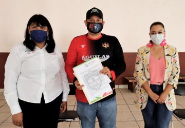 RECIBEN ESCRITURAS Y CEMENTO FAMILIAS DE TRINIDAD GARCÍA DE LA CADENA Y TEÚL DE GONZÁLEZ ORTEGA