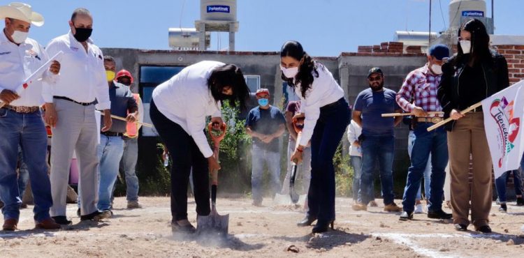 GOBIERNO DE TELLO CONSTRUYE VIVIENDAS EN TEPECHITLÁN