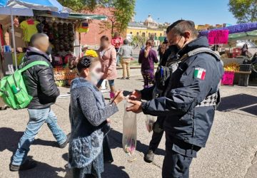 UNIDADES DE PROXIMIDAD SOCIAL DE POLICÍA ESTATAL Y METROPOLITANA ENTREGARON DULCES POR EL DÍA DE MUERTOS