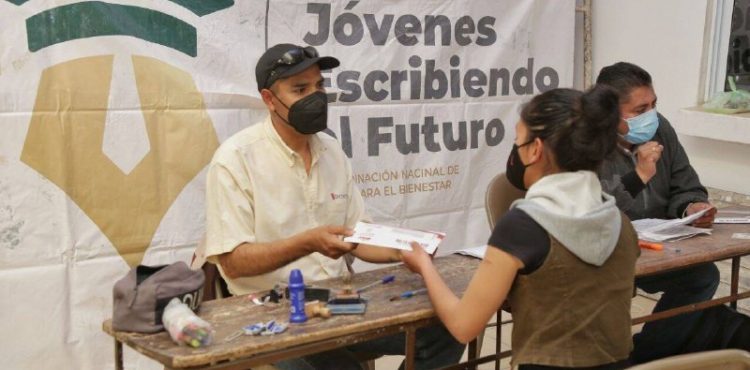 BENEFICIAN BECAS JÓVENES ESCRIBIENDO EL FUTURO A ESTUDIANTES ZACATECANOS