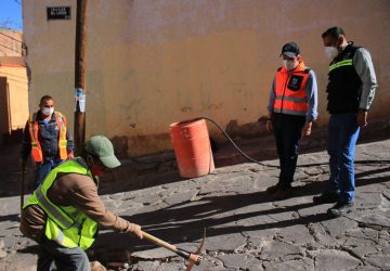 CONTINÚA ALCALDÍA DE LA CAPITAL CON LAS BRIGADAS DE BACHEO PERMANENTES.