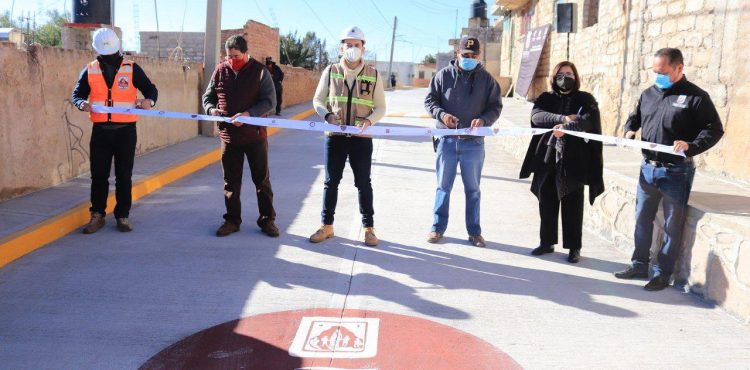 ENTREGA ALCALDE ULISES MEJÍA HARO OBRA DE PAVIMENTACIÓN DEL CALLEJÓN LAS MERCEDES.