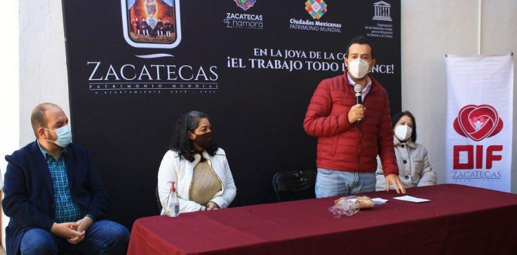 ENTREGA DIF CAPITALINO APOYOS A PERSONAL DE SALUD DE LA ZONA RURAL: ALCALDE ULISES MEJÍA HARO. ENTREGA DIF CAPITALINO APOYOS A PERSONAL DE SALUD DE LA ZONA RURAL: ALCALDE ULISES MEJÍA HARO.