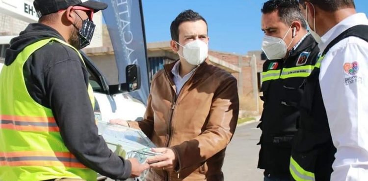 SUPERVISA ALCALDE ULISES MEJÍA HARO LA INSTALACIÓN DE NUEVAS LUMINARIAS EN EL JARALILLO.