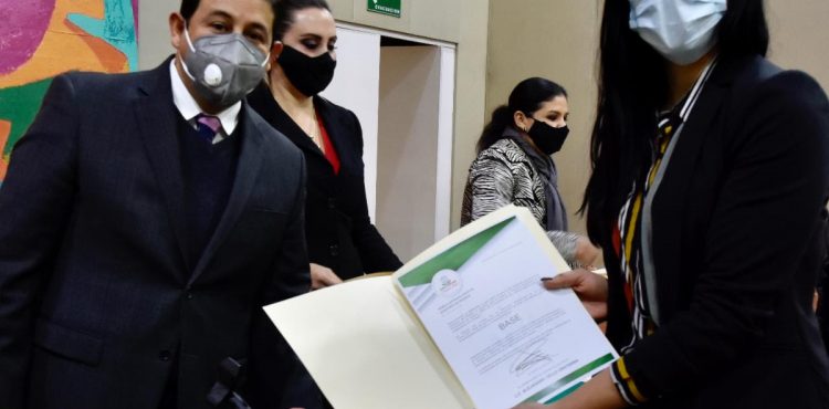 ENTREGA JORGE MIRANDA 60 BASES LABORALES A TRABAJADORES DE LA SEFIN A NOMBRE DEL GOBERNADOR ENTREGA JORGE MIRANDA 60 BASES LABORALES A TRABAJADORES DE LA SEFIN A NOMBRE DEL GOBERNADOR