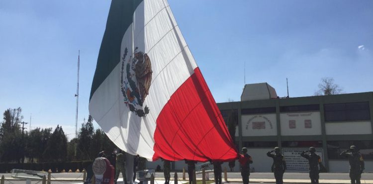 CONMEMORAN AUTORIDADES CIVILES Y MILITARES EL DÍA DE LA BANDERA