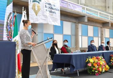 QUE NUESTROS JÓVENES SE FORMEN EN LAS AULAS PARA GENERAR UNA MEJOR SOCIEDAD: VERÓNICA DÍAZ ROBLES