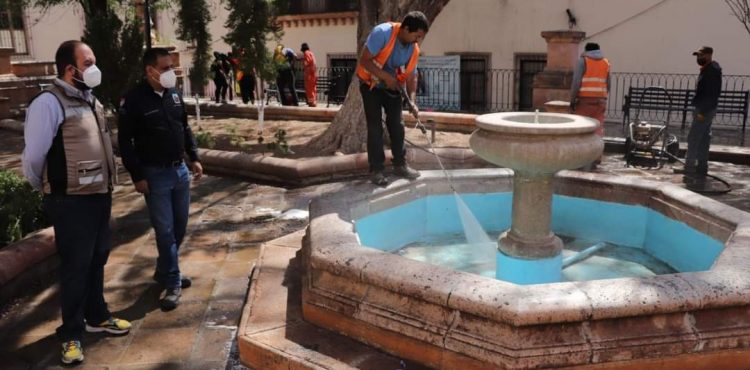 CONTINÚA PRESIDENTE SALVADOR ESTRADA GONZÁLEZ CON LA LIMPIEZA PERMANENTE DE ESPACIOS PÚBLICOS EN LA CAPITAL.