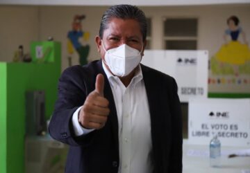 DAVID MONREAL EMITE SU VOTO EN FRESNILLO