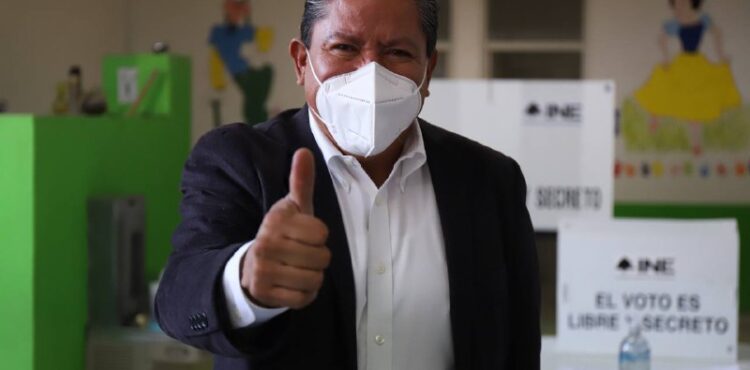 DAVID MONREAL EMITE SU VOTO EN FRESNILLO DAVID MONREAL EMITE SU VOTO EN FRESNILLO