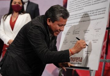 FIRMA DAVID MONREAL CARTA COMPROMISO CON LA CUARTA TRANSFORMACIÓN