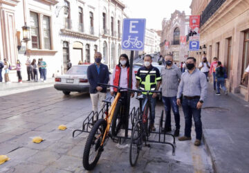 INSTALA GOBIERNO DEL ESTADO ESTACIONAMIENTOS PARA BICICLETAS