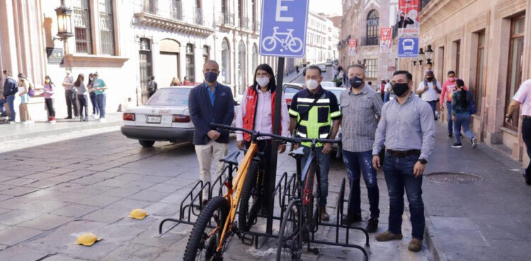 INSTALA GOBIERNO DEL ESTADO ESTACIONAMIENTOS PARA BICICLETAS