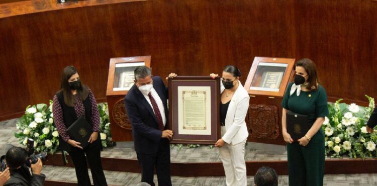 LA LXIII LEGISLATURA ENTREGA EL BANDO SOLEMNE A DAVID MONREAL ÁVILA, GOBERNADOR ELECTO LA LXIII LEGISLATURA ENTREGA EL BANDO SOLEMNE A DAVID MONREAL ÁVILA, GOBERNADOR ELECTO