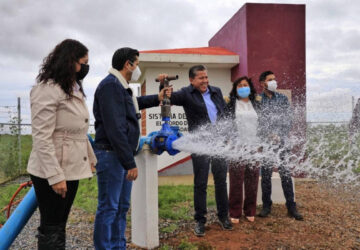 INAUGURAN GOBERNADOR DAVID MONREAL Y ALCALDE JULIO CÉSAR CHÁVEZ SISTEMA DE AGUA POTABLE EN EL BORDO DE BUENAVENTURA