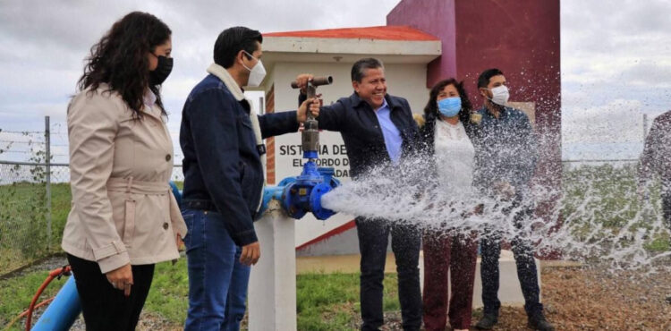 INAUGURAN GOBERNADOR DAVID MONREAL Y ALCALDE JULIO CÉSAR CHÁVEZ SISTEMA DE AGUA POTABLE EN EL BORDO DE BUENAVENTURA