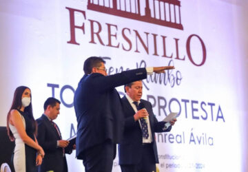 EN SESIÓN SOLEMNE DE CABILDO, EL JEFE DEL EJECUTIVO TOMÓ PROTESTA AL PRESIDENTE MUNICIPAL DE FRESNILLO, SAÚL MONREAL