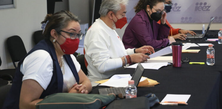 JURADO EMITE RESULTADOS DE CONCURSO ENSAYO POLÍTICO EXPERIENCIA DE LAS ZACATECANAS EN LA GOBERNANZA MUNICIPAL Y EN EL PODER LEGISLATIVO JURADO EMITE RESULTADOS DE CONCURSO ENSAYO POLÍTICO EXPERIENCIA DE LAS ZACATECANAS EN LA GOBERNANZA MUNICIPAL Y EN EL PODER LEGISLATIVO