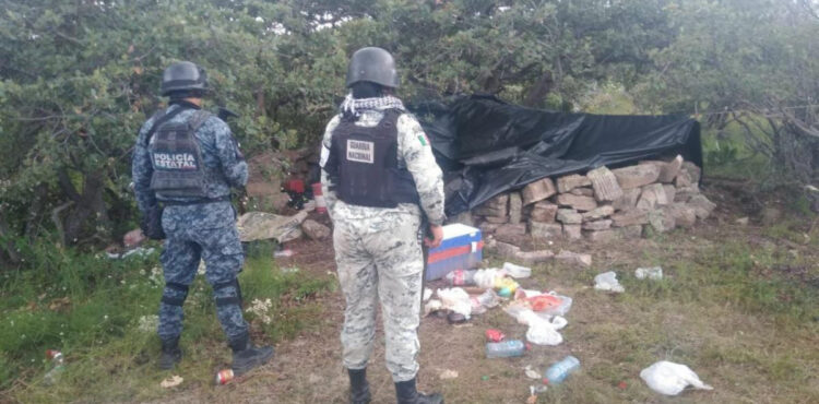 PERSONAL MILITAR Y POLICÍAS ESTATAL Y MUNICIPAL DESMANTELAN UN CAMPAMENTO EN PÁNUCO