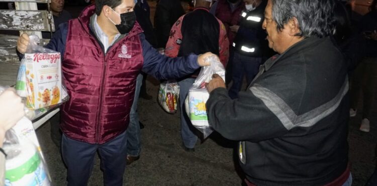 LLEVA ALCALDE JORGE MIRANDA APOYOS ALIMENTARIOS A LOS TRABAJADORES DEL SERVICIO  DE RECOLECCIÓN DE BASURA