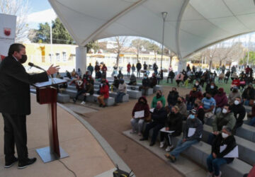 ENTREGA GOBERNADOR DAVID MONREAL ESCRITURAS A FAMILIAS GUADALUPENSES