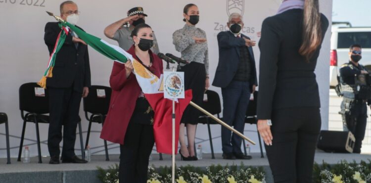 AUTORIDADES CIVILES Y MILITARES CONMEMORAN EL DÍA DE LA BANDERA