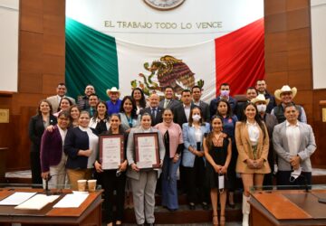 RECONOCEN A MUJERES DE LA LEGISLATURA