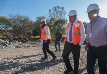 SUPERVISA GOBERNADOR CONSTRUCCIÓN DE CARRETERA TENAYUCA-TERRONES, EN APULCO