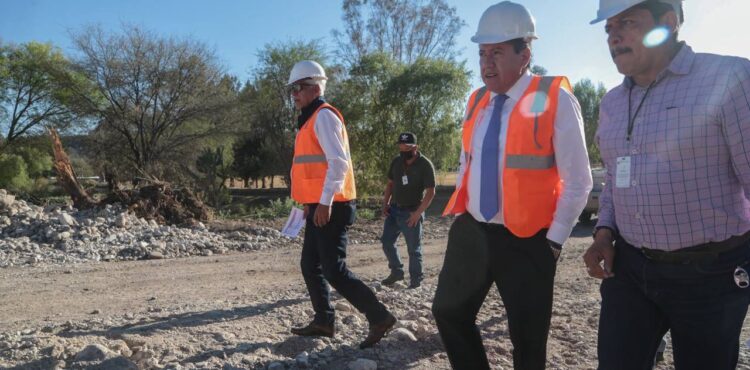 SUPERVISA GOBERNADOR CONSTRUCCIÓN DE CARRETERA TENAYUCA-TERRONES, EN APULCO