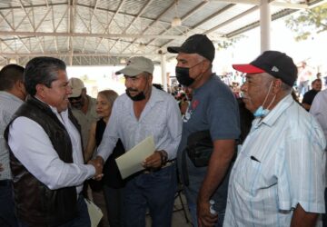 DE MANERA DIRECTA, GOBERNADOR ATIENDE PETICIONES DE LA POBLACIÓN DEL SURESTE