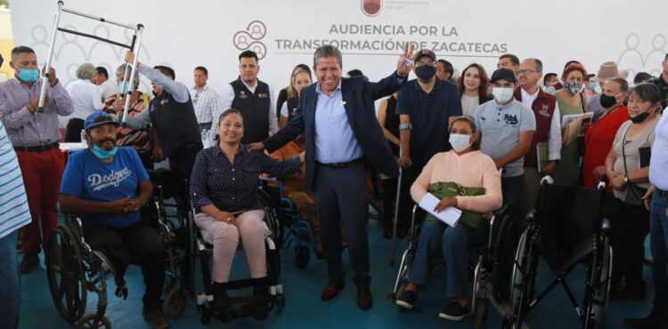 GOBERNADOR DAVID MONREAL ÁVILA LE TIENDE SU MANO AL PUEBLO DE FRESNILLO