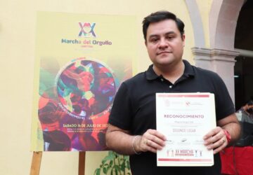 RECONOCE AYUNTAMIENTO DE ZACATECAS A CREADOR DEL CARTEL DE LA 20 MARCHA DEL ORGULLO LGBTTTIQ+