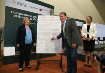 GOBERNADOR DAVID MONREAL FIRMA CONVENIO CON EL INMUJERES