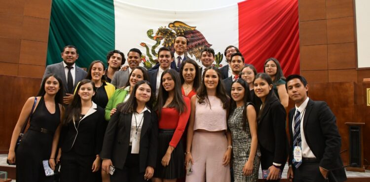 SESIONAN DIPUTADOS DEL PARLAMENTO DE LAS JUVENTUDES POR LA PREVENCIÓN Y LA SEGURIDAD