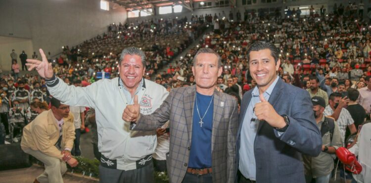 RECIBE GOBERNADOR DAVID MONREAL A LA LEYENDA DEL BOXEO MEXICANO JULIO CÉSAR CHÁVEZ