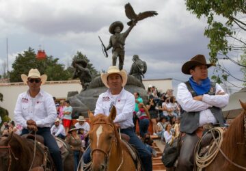 LLEGARON CABALGANTES AL CERRO DE LA BUFA PARA CONMEMORAR LOS 108 AÑOS DE LA TOMA DE ZACATECAS