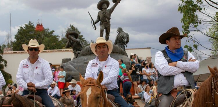 LLEGARON CABALGANTES AL CERRO DE LA BUFA PARA CONMEMORAR LOS 108 AÑOS DE LA TOMA DE ZACATECAS