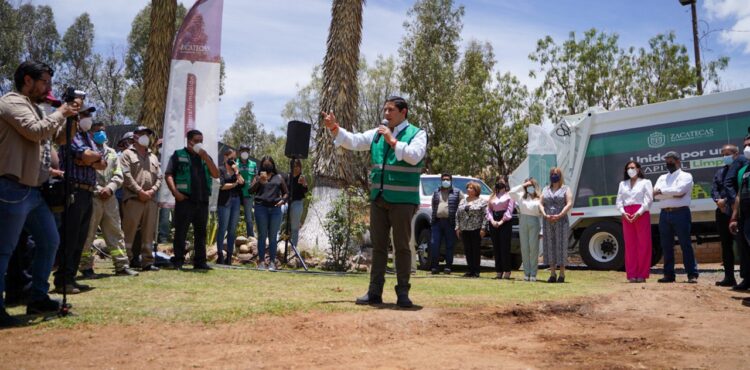 ENTREGA PRESIDENTE JORGE MIRANDA TRES NUEVOS CAMIONES DE RECOLECCIÓN DE BASURA PARA MEJORA DEL SERVICIO