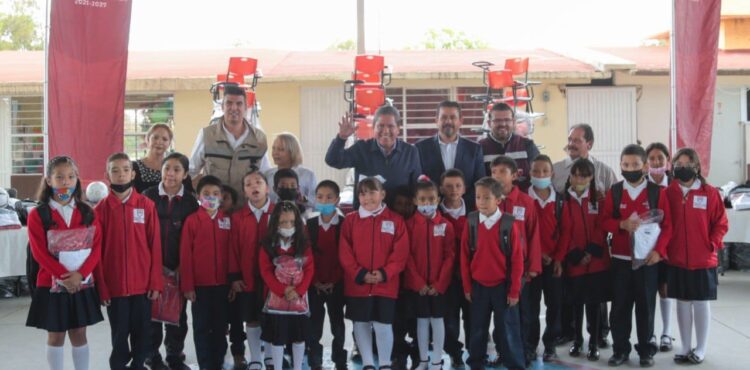 BENEFICIA GOBERNADOR DAVID MONREAL ÁVILA A ESCUELAS Y NIÑOS LORETENSES CON MATERIAL, UNIFORMES, MOCHILAS Y ÚTILES ESCOLARES