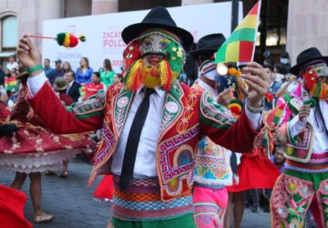 Una fiesta de color, música y bailes invadió las calles de la capital con la inauguración del Festival Zacatecas del Folclor Internacional 2022