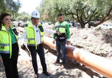 SUPERVISA GOBERNADOR OBRA DE ALCANTARILLADO EN SAN PEDRO PIEDRA GORDA, CUAUHTÉMOC