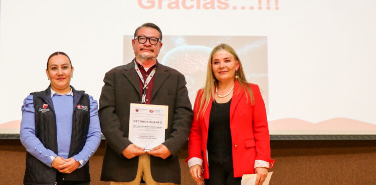 CAPACITAN A PERSONAL DE SEDIF PARA FORTALECER HABILIDADES EN EL SERVICIO QUE PROPORCIONAN A LAS Y LOS ZACATECANOS