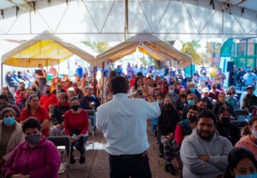 EN EL PROGRAMA “MENOS ESCRITORIO, MÁS TERRITORIO”, EN LA COLONIA TRES CRUCES, EL ALCALDE JORGE MIRANDA REAFIRMA SU COMPROMISO CON LAS Y LOS ZACATECANOS