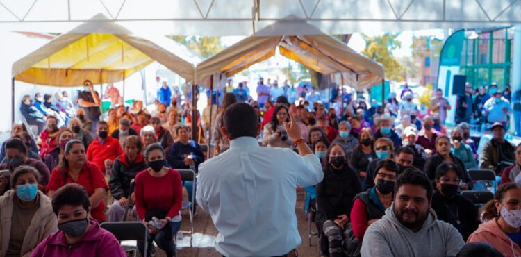 EN EL PROGRAMA “MENOS ESCRITORIO, MÁS TERRITORIO”, EN LA COLONIA TRES CRUCES, EL ALCALDE JORGE MIRANDA REAFIRMA SU COMPROMISO CON LAS Y LOS ZACATECANOS