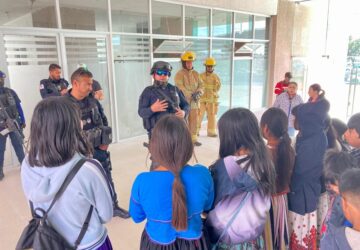 NIÑOS DE PUEBLOS ORIGINARIOS SE CONVIERTEN EN POLICÍAS Y BOMBEROS POR UN DÍA