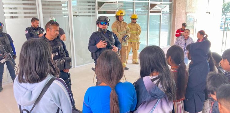 NIÑOS DE PUEBLOS ORIGINARIOS SE CONVIERTEN EN POLICÍAS Y BOMBEROS POR UN DÍA