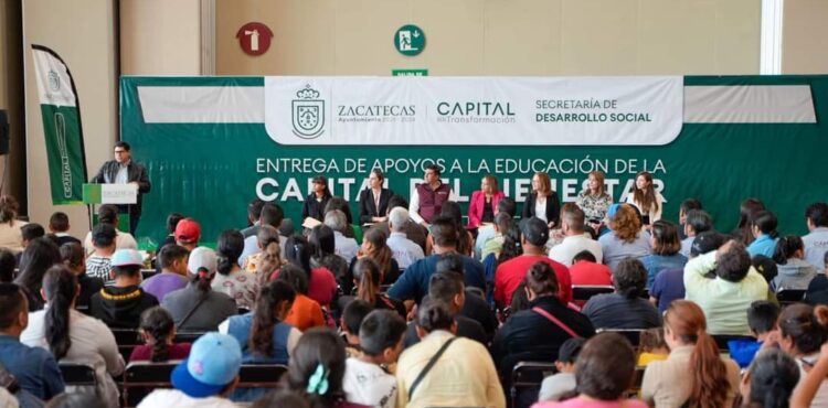 ENCABEZA JORGE MIRANDA LA ENTREGA DE APOYOS A LA EDUCACIÓN DE LA CAPITAL DEL BIENESTAR