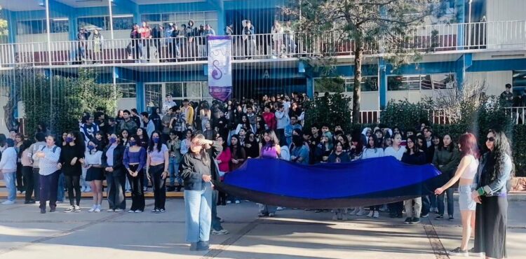 PRESENTAN ESPACIOS VIOLETA, UNA INICIATIVA DE PAZ  EN PREPARATORIA II DE LA UAZ